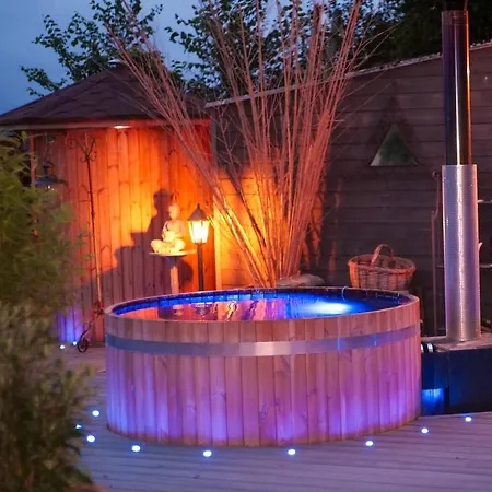 With Hot Tube & Private Sauna With Panoramic View Les Moutiers-en-Cinglais