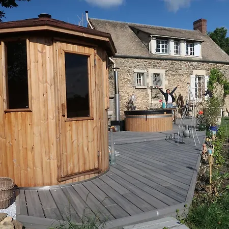 With Hot Tube & Private Sauna With Panoramic View